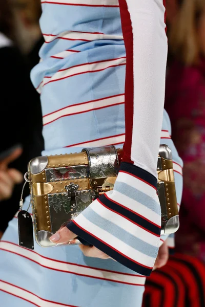 Look 25